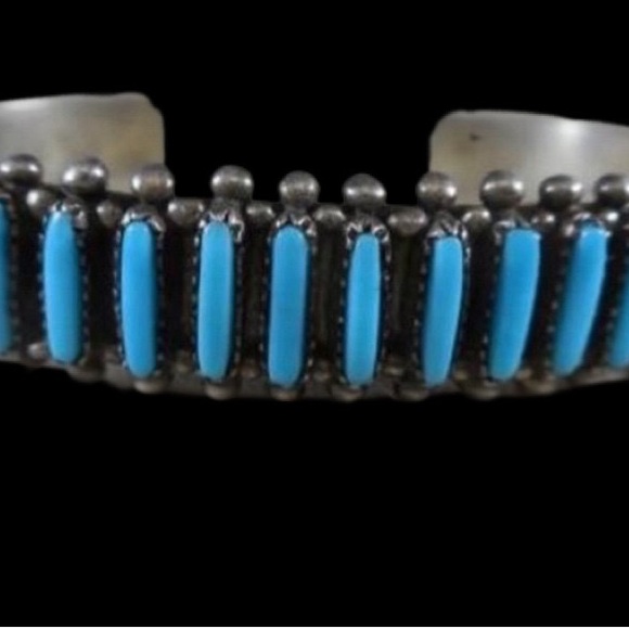 Vintage Native American Petite Point Cuff signed by Zuni Artist - Picture 4 of 5